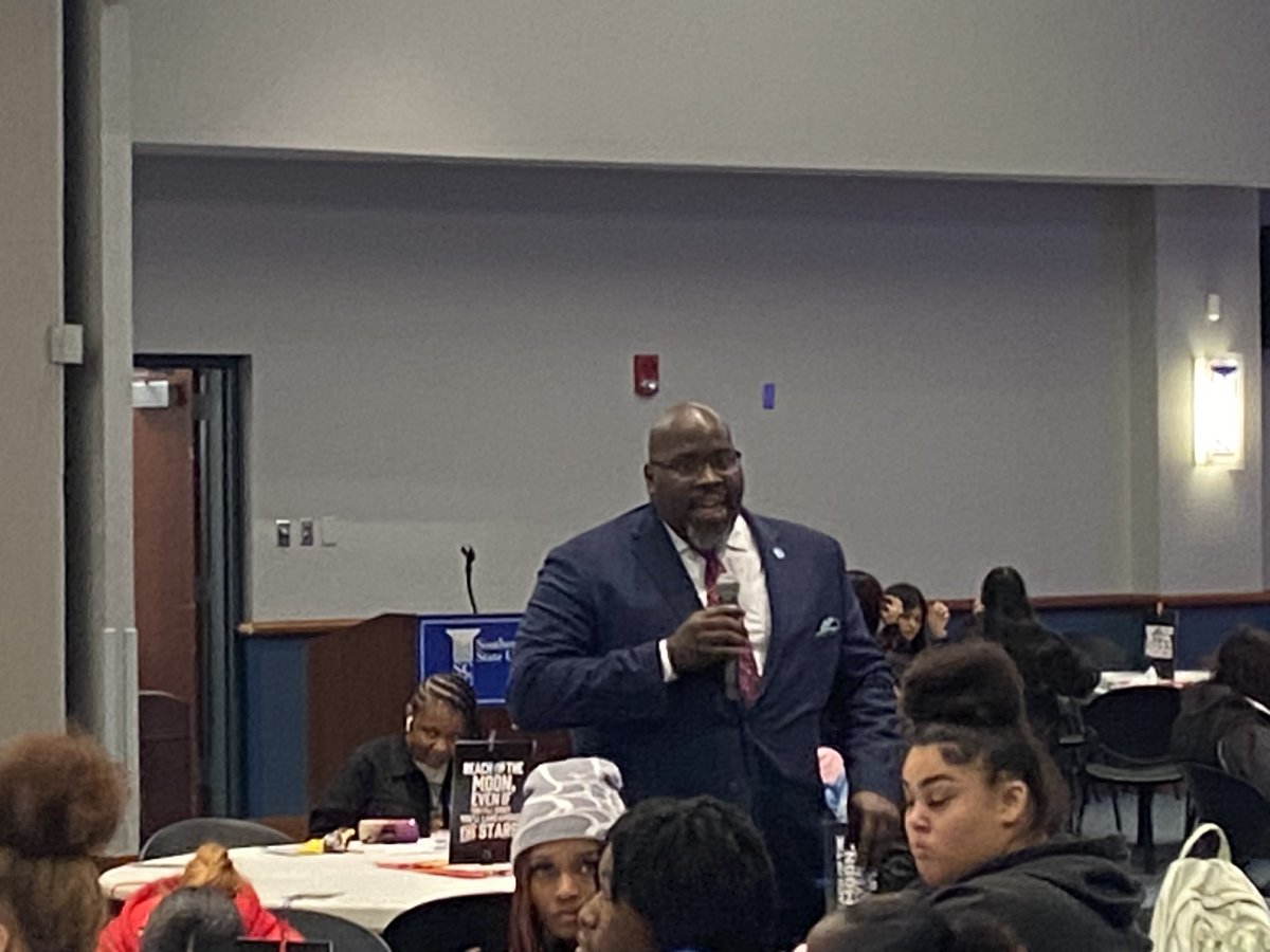 Thanks again to Dr. D @DrDTopOwl for talking to the 9th grade Hillhouse girls at the Black and Brown Empowerment conference @SCSU @newhavenpublic1