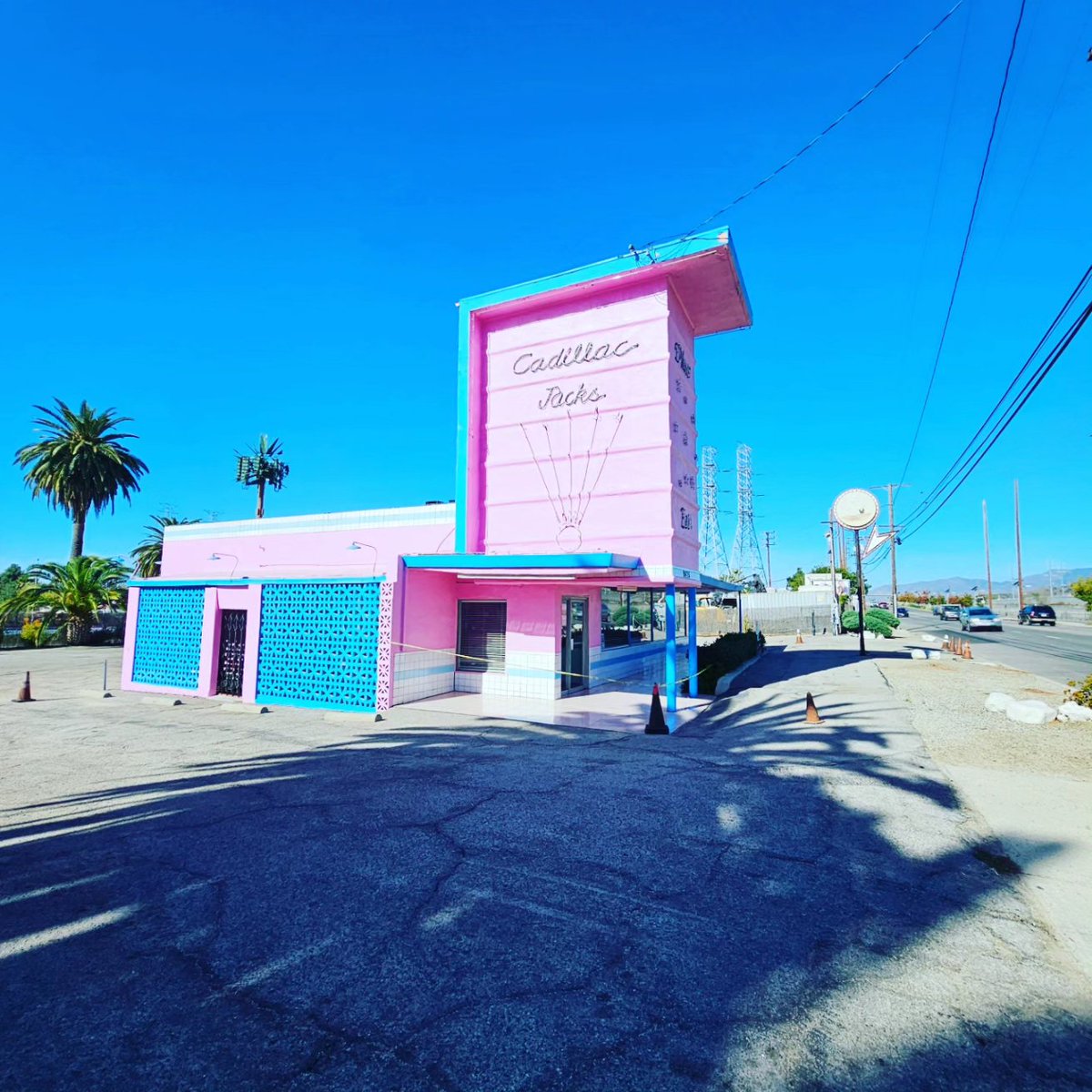 Pink_Motel_'s tweet photo. Looking for a fully dressed Motel or Diner for your next Photo/Film shoot? Give us a call and leave a brief message, we will get back to you asap. https://t.co/CaJq0aJyn4