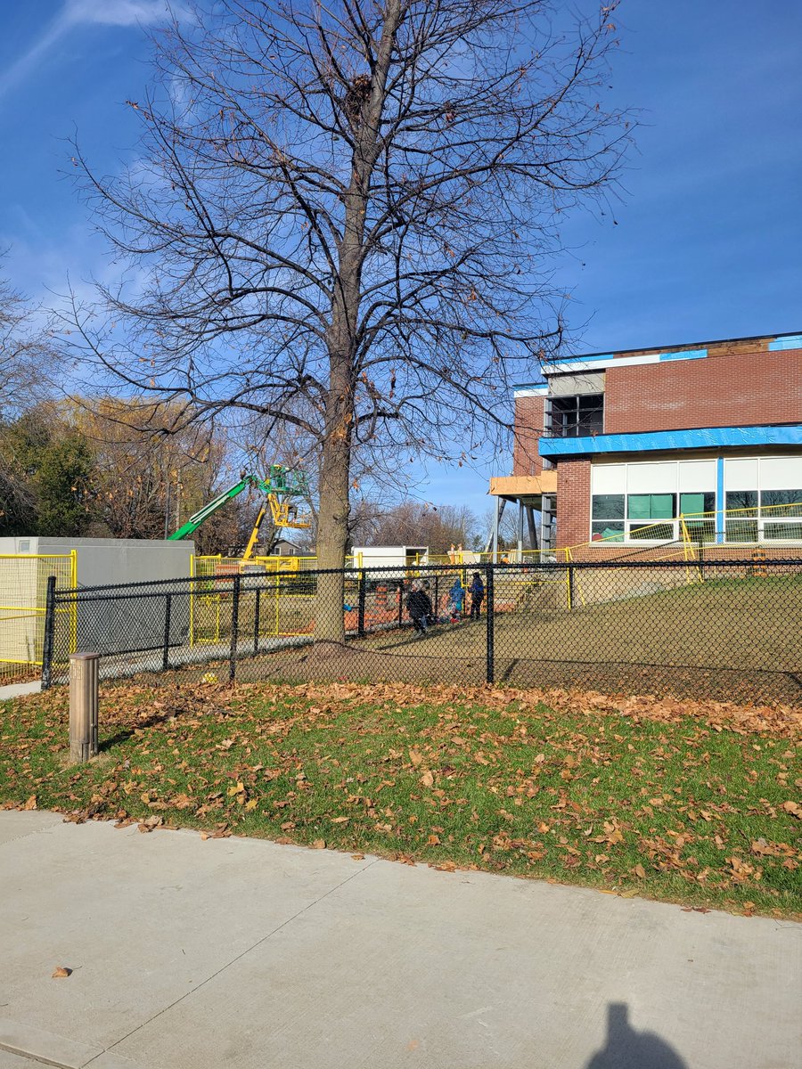 Lots of interest in the building going on <a href="/StAgnesCES/">StAgnesCES</a>. Maybe some future tradespeople right there! 🌟  🧱🦺🛠<a href="/WCDSBNewswire/">WCDSB</a> #thankfulforgoodbuildingweather
