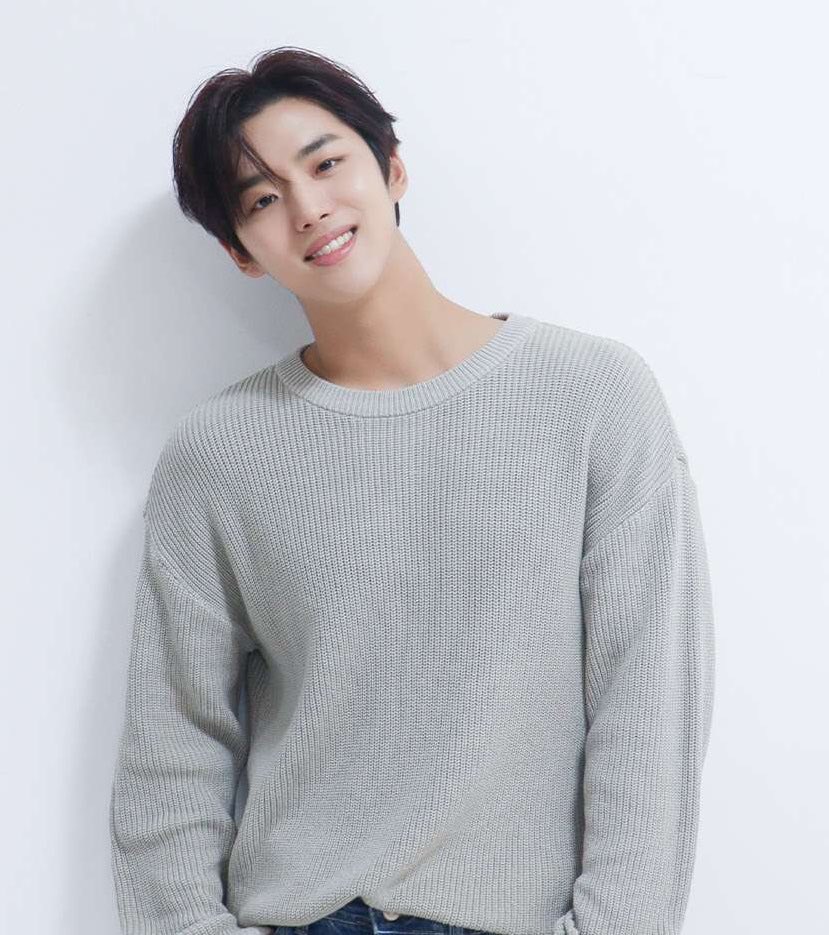 KPOPFAVE_'s tweet photo. Officially confirmed! 👏 #HONGSEOK from @CUBE_PTG has signed an exclusive contract with ANDMARQ, a home to many renowned actors &amp; actresses. “We’re delighted to welcome the talented #홍석 to the family and will help him make another big splash in the industry”. #PENTAGON #펜타곤 https://t.co/zmjYBjWEUk