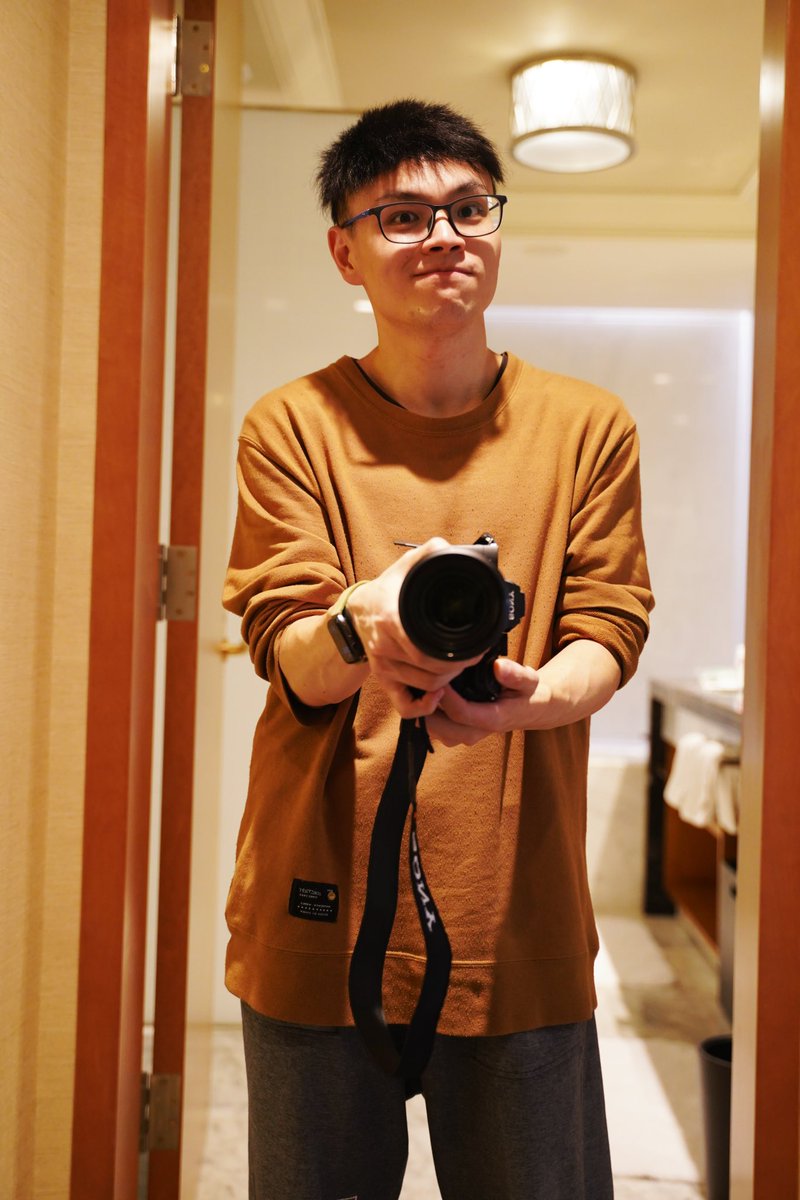 MartinLovesDick's tweet photo. 来了澳门香港玩，吃了好多好吃了，胖了��了，欲望满足即是偿还的时刻，继续减肥，🤣 https://t.co/KrCvRX5I3q