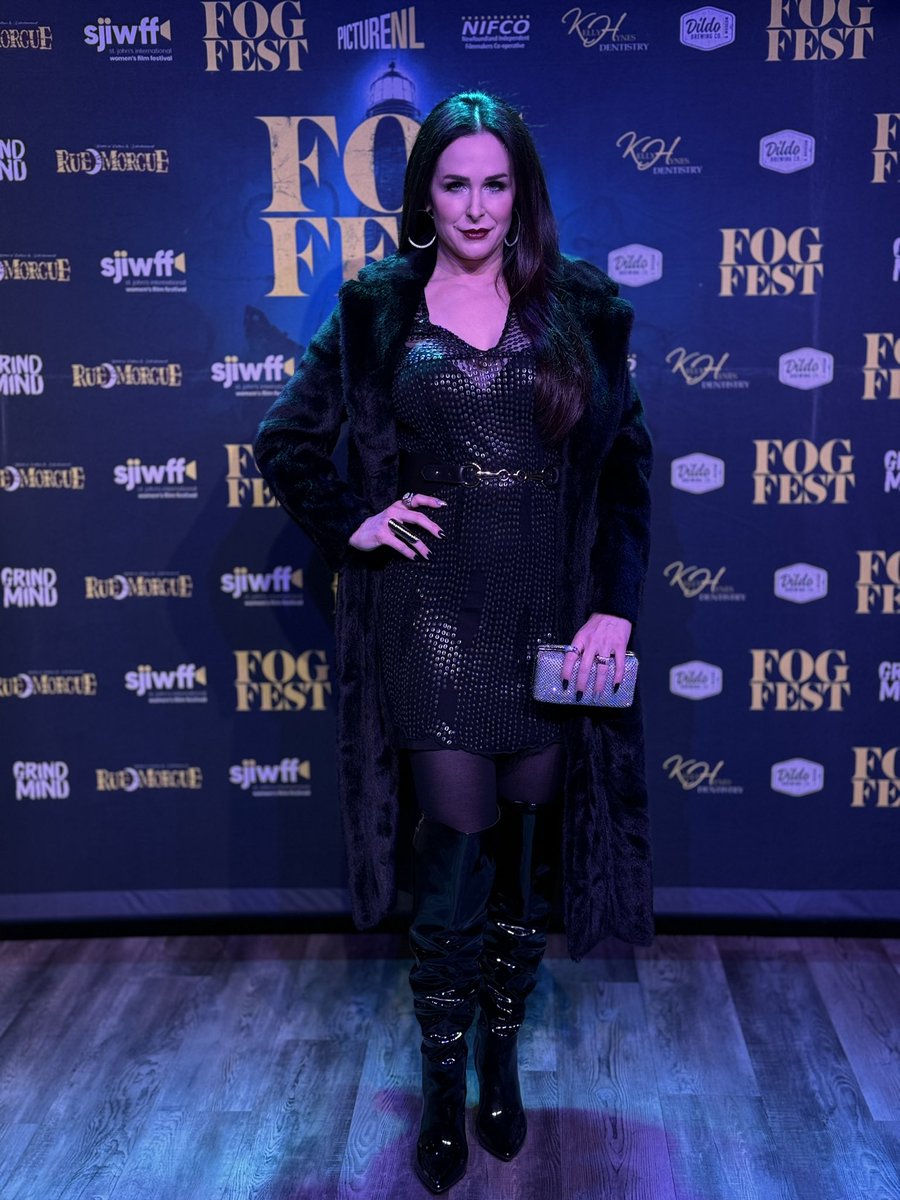DanielleBisutti's tweet photo. To fur? Or not to fur? That is the question. 💙🌹🖤🥀 #TheBlueRose
#NormaSteele #fogfest #Canadian #premiere #fauxfur #femmefatale https://t.co/SGGGMZBb3d