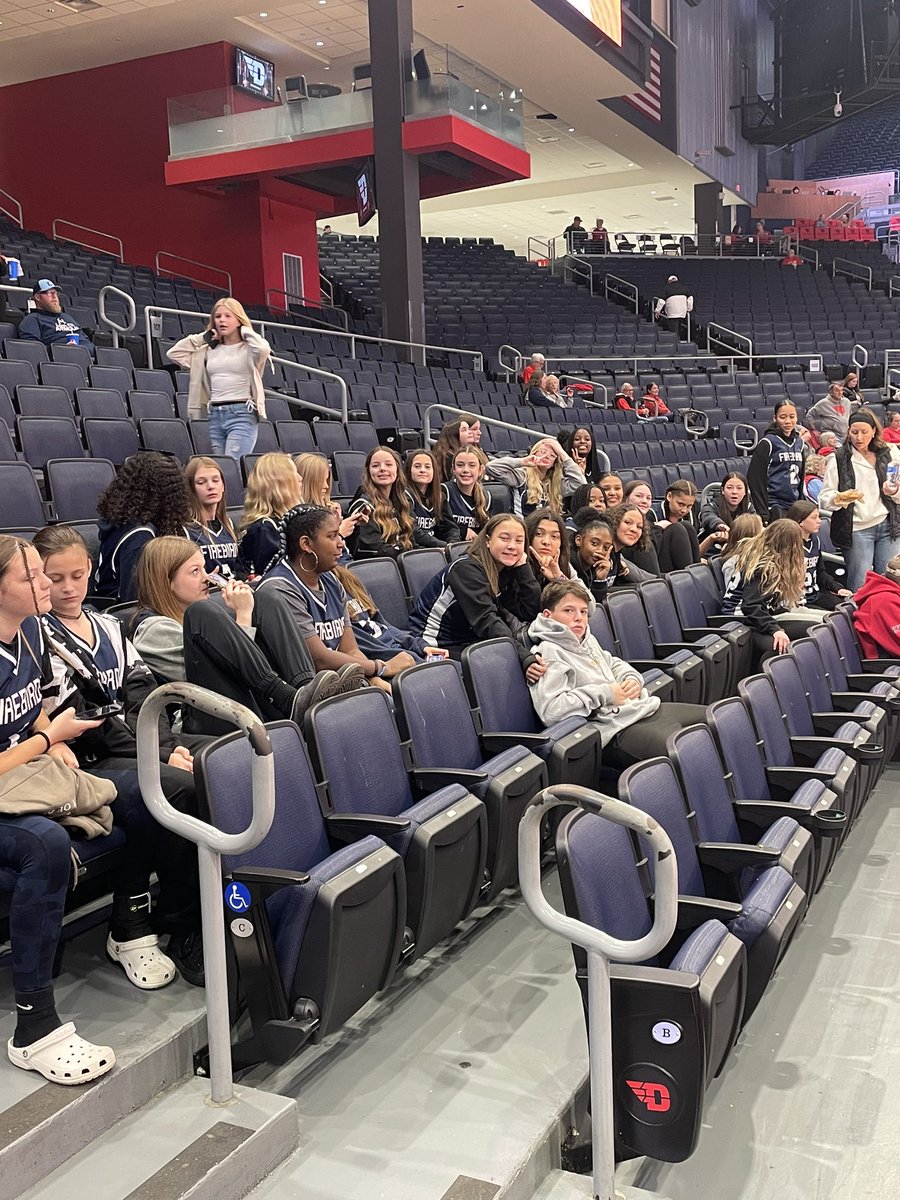 KelLay89's tweet photo. Let’s go Flyers! #dayton6th https://t.co/qrXcydfh5J