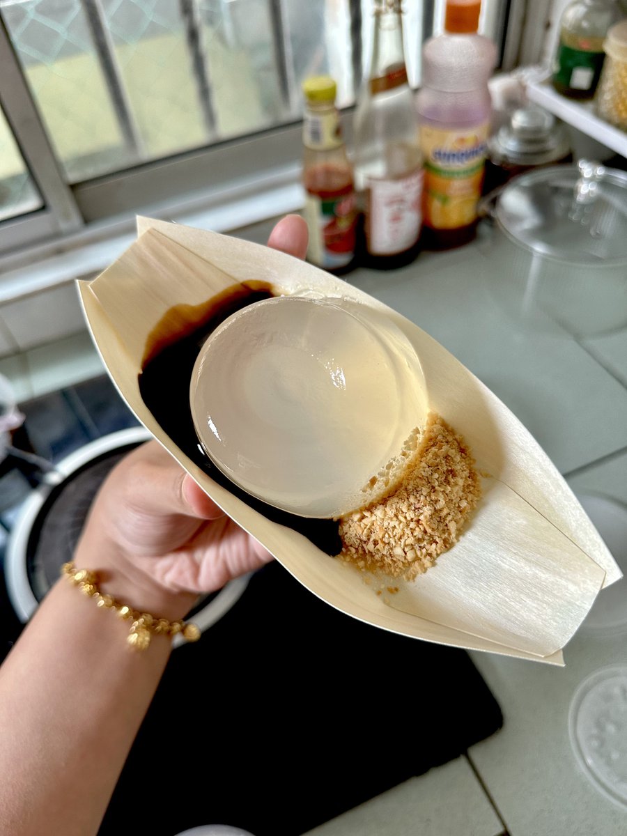 qtpieee's tweet photo. Lah rupanya tak payah la beria nak pergi Ipoh semata mata nak makan kuih titisan hujan ni sebab buat sendiri pun boleh and sedap?! Function teruk set DIY ni �� https://t.co/ZpAYbwXFDa