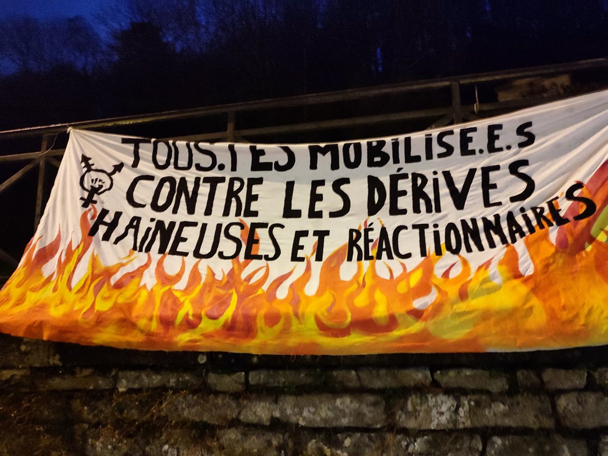 maelit0w's tweet photo. Merci au @CTEFSquimper de nous avoir permis de rendre hommages à nos sœurs, frères, adelphes trans assasinées ou suicidé partout dans le monde https://t.co/I8gTjTYF7D