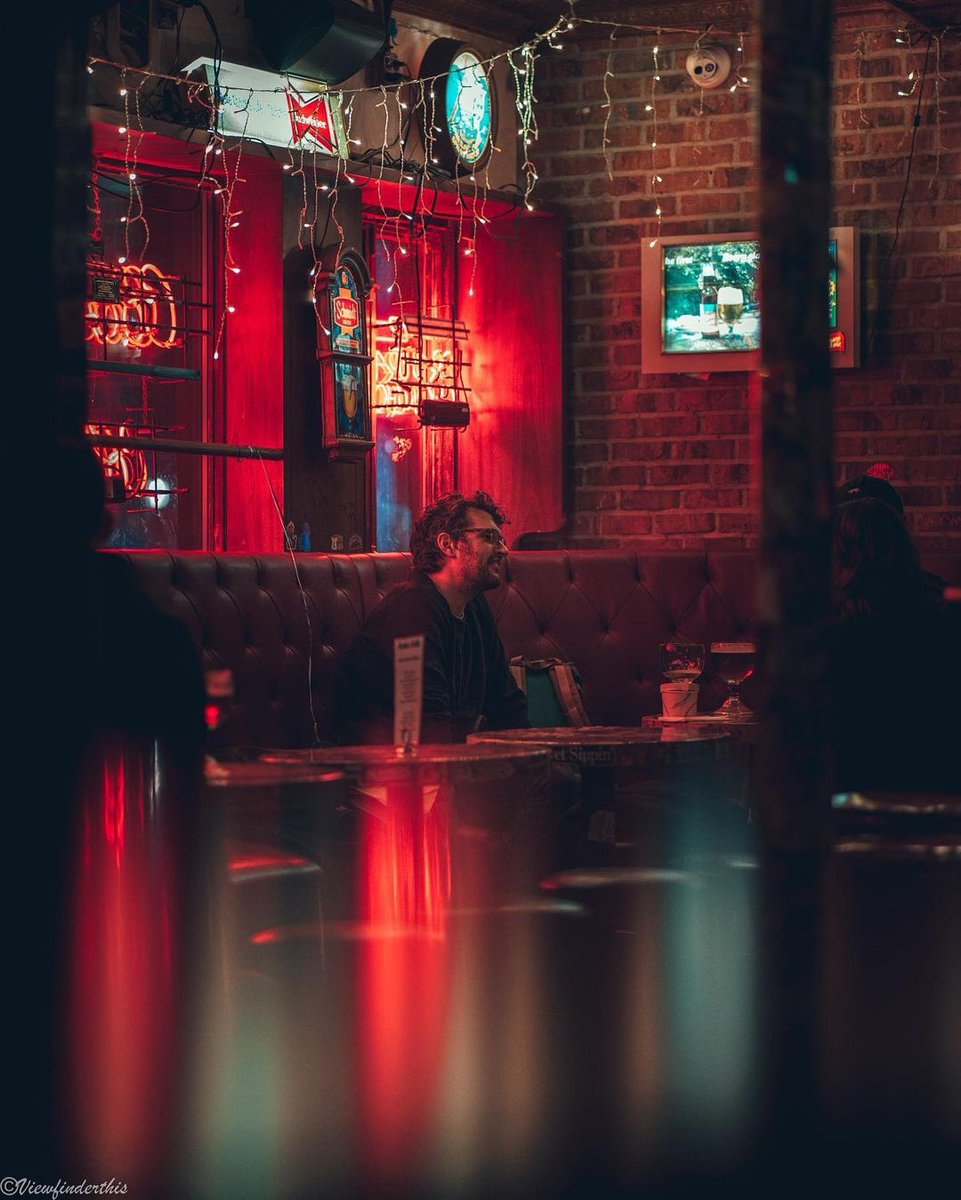 viewfinderthis's tweet photo. A Touch of Red https://t.co/5l6lBcqE64