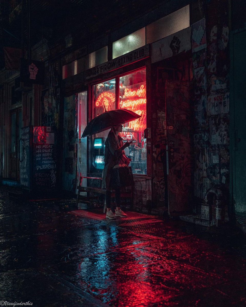 viewfinderthis's tweet photo. A Touch of Red https://t.co/5l6lBcqE64