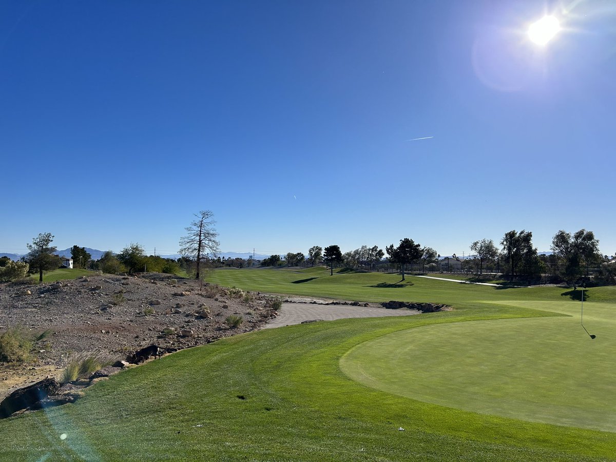 Darden96's tweet photo. Great seeing @beau_artist @angelparkgolf @BrandtRick This kids gonna do great! @ChrisCartin wind chill 30 today 🤣🙈🏆@sincitygcsa @GCSAA_SW @BrandtRacing https://t.co/KRy0yja8yR