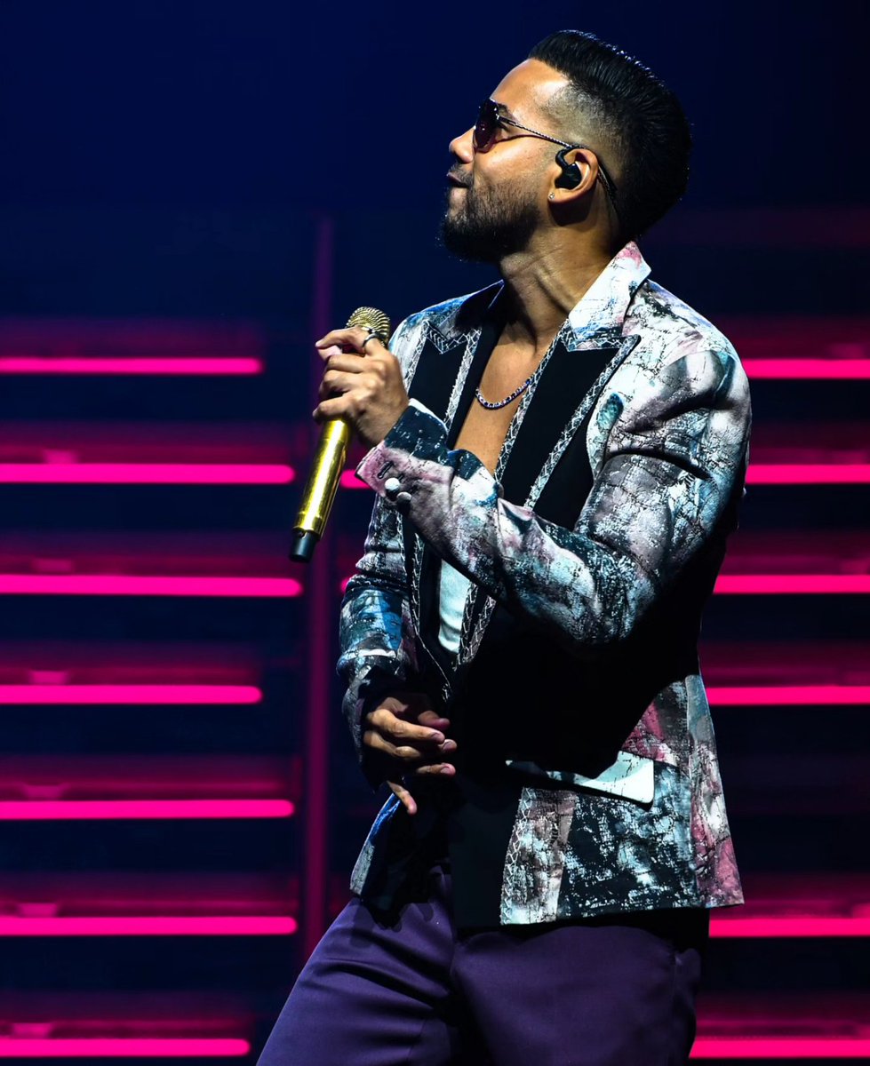 RomeoSantosPage tweet picture