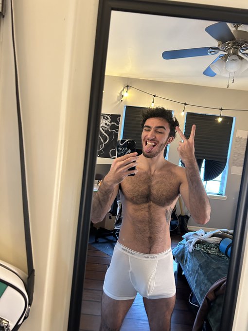 Made it to LA can I get some noise from my locals 🩶 https://t.co/3pSn53poZk