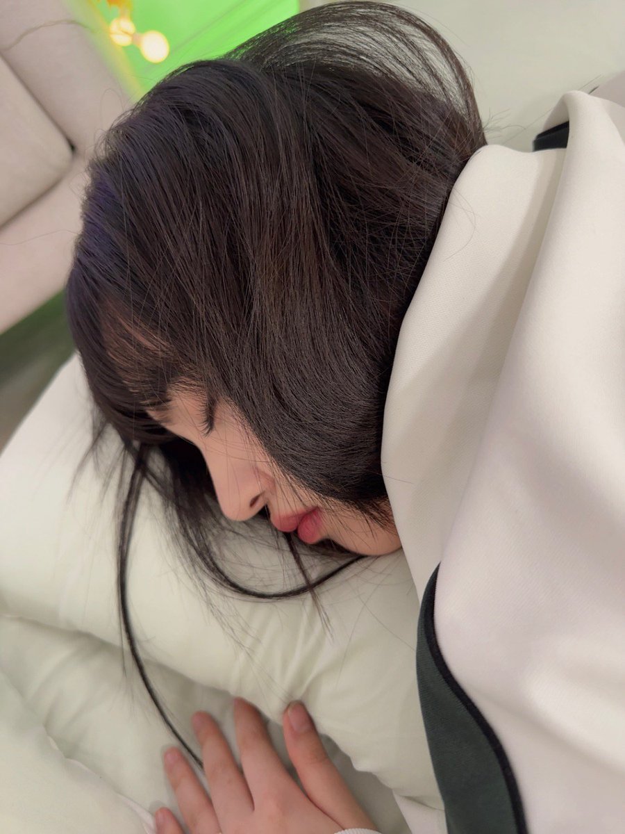 IVE_twt's tweet photo. 리즈야 생일 축하해🐱🧀♥️
너의 밝은 모습을 보면 나도 행복해져⟡.·
우리가 웃을 수 있게 항상 노력 해줘서 고마워🧁ᕷ*.°

#IVE #아이브 #REI #레이
#HappyLIZday
#아기고양이_리즈_탄생일 🐾 https://t.co/nVPG2GMVOj