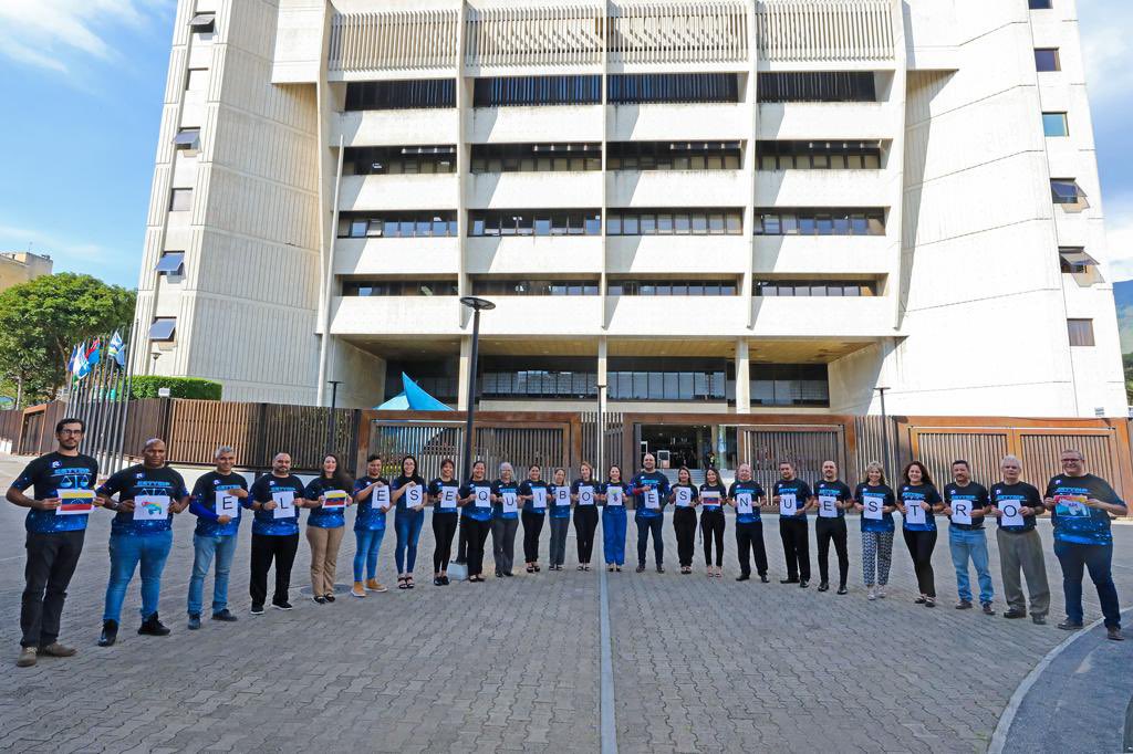 BarbaraCesarS's tweet photo. Desde la Vice Presidencia de la Sala Político Administrativa del TSJ y de la Comisión Especial de Tecnología y Digitalización de los Procesos @cetydip a cargo de la Magistrada Bárbara César Siero, sus abogadas, abogados y personal administrativo dicen: 🇻🇪#ElEsequiboEsNuestro 🇻🇪 https://t.co/kpWVt7hrCm
