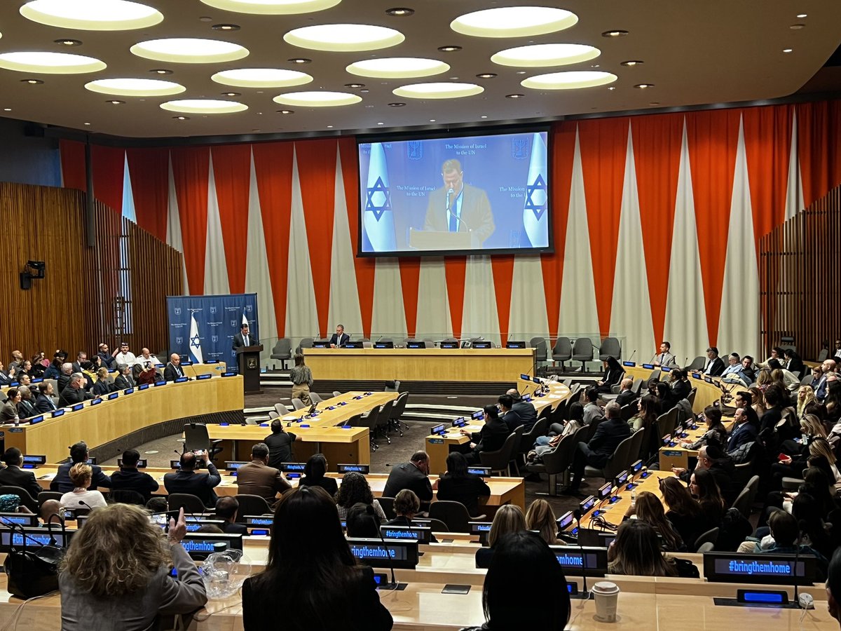 🧵Some thoughts after attending today's 47-minute screening of Hamas's atrocities on Oct 7 at the @UN, following a searing speech from @MosabHasanYOSEF - son of one of the co-founders of Hamas.