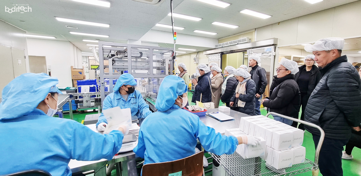 boditech's tweet photo. Last week, representatives from #MongolPharm and key opinion leaders from #Mongolia visited the #BoditechMed in Chuncheon, Korea.
The visit included an introduction to Boditech Med, education on #AFIAS, and a tour of the device manufacturing and cartridge production facilities. https://t.co/ERqu2pIJN7