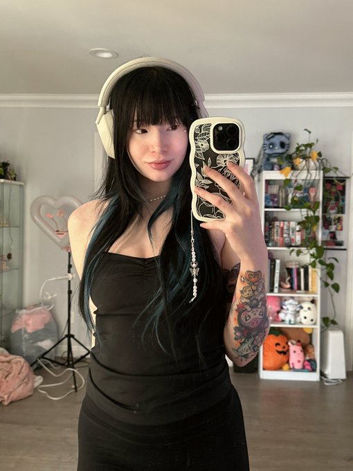 Home from gym and my dream headphones came in!! I love them sm https://t.co/1IpZGNTyWO