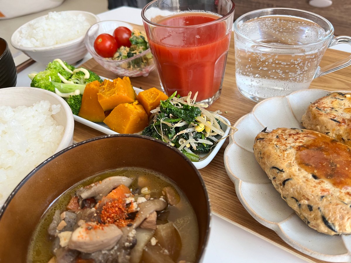chibimaru_gohan's tweet photo. おはようございます！
今日はけんちんと鶏肉豆腐ハンバーグです🫶✨
#お弁当　#朝ごはん　#麹　#健康　#わっぱ https://t.co/0gXQJlJTde