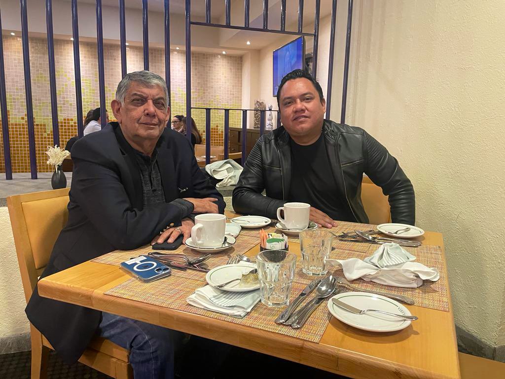 juliomoriba's tweet photo. Agradezco al Ex Gobernador @pepemuratmx la invitación la semana pasada a tomar un café para dialogar sobre mis inquietudes e inconformidades como dirigente de los Jóvenes Priistas Oaxaqueños y también  de lo que pienso sobre lo que sucede actualmente en el @PRIOaxaca_ https://t.co/Dt7bnHobuN