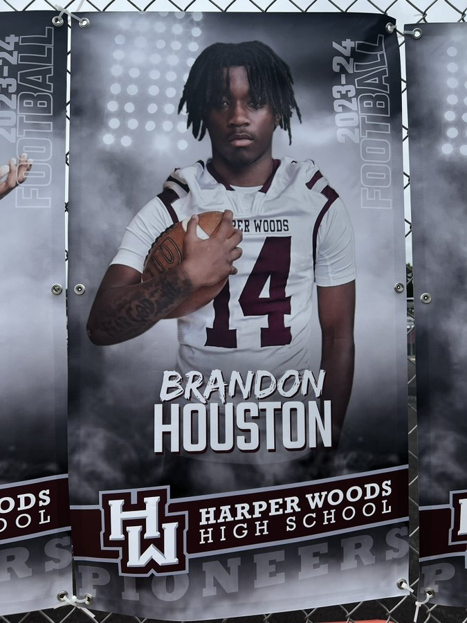 TheD_Zone's tweet photo. One more.  

Dwight and Brandon Houston of Harper Woods https://t.co/7aRJ5qE662