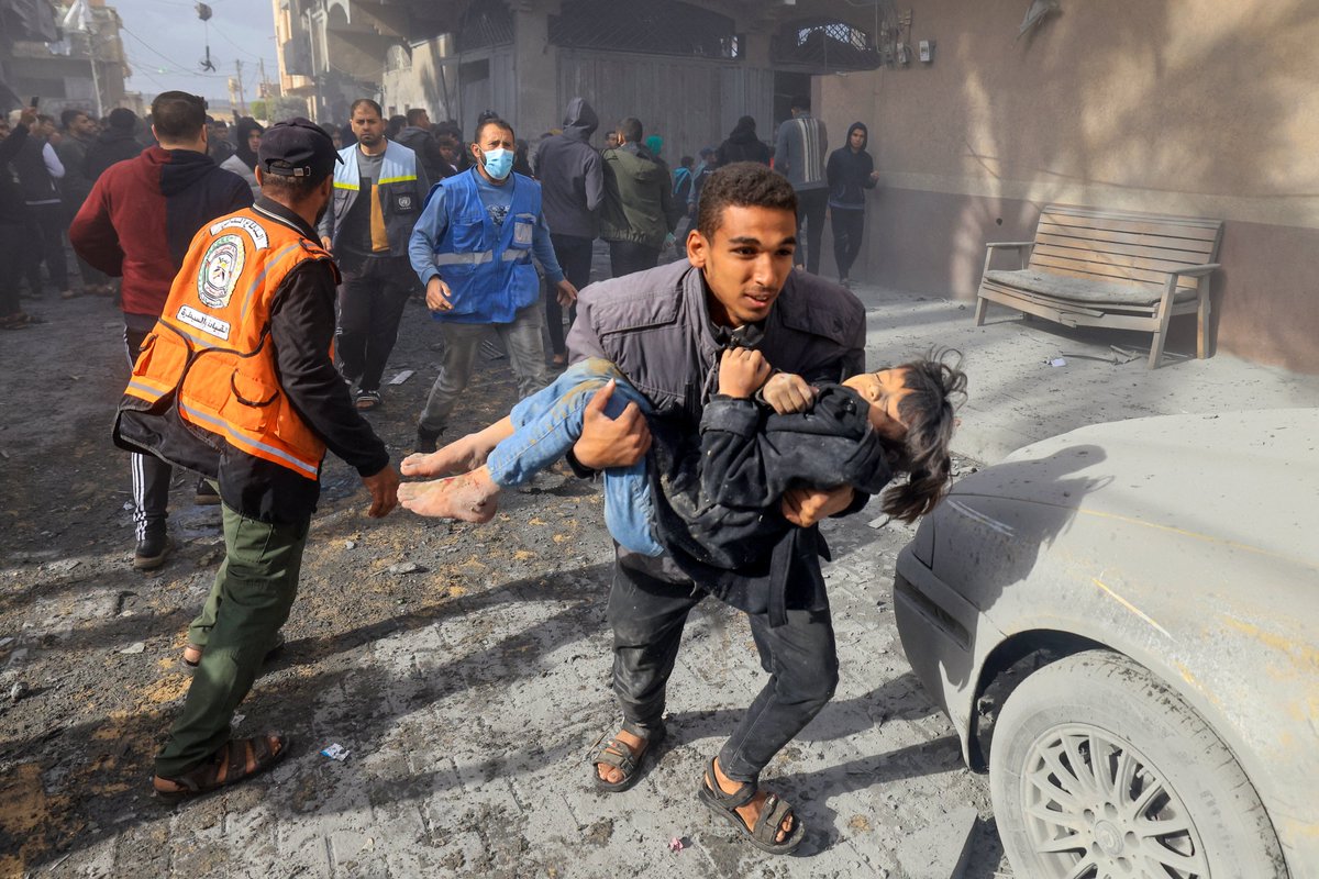 MiddleEastEye's tweet photo. “Israel has unleashed a bombing campaign on Gaza of phenomenal ferocity"

Jeff Merkley has become the second US Senator to call for a ceasefire to the Israel-Palestine war after saying Israel’s bombardment of the Gaza Strip had resulted in “mass carnage"
https://t.co/Hw7iglbvmE https://t.co/nYztJENbwU