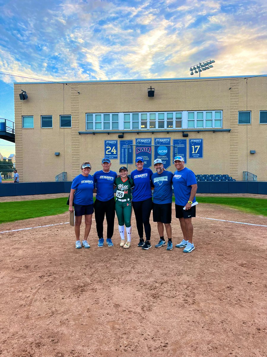 amathyst_g44's tweet photo. Had an amazing time putting in work at the @StMUsoftball camp today ! Got lots of great feedback and learned a lot from the players. Thank you Coach Fields, Coach Etter, and the rest of the coaching staff for the opportunity ! 🤍@ronnie_ladines @HarlanHawks_SB @coachrodr22 https://t.co/CI2ww1tRDE