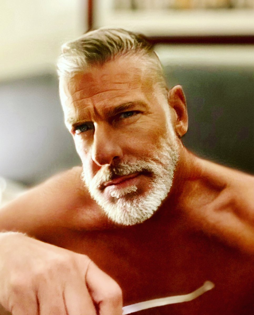 When it looks like midnight, but the clock sez it’s 7 pm… 🤦‍♂️