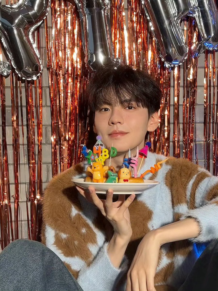 biiiiwenjun's tweet photo. 💬231121  Bi Wenjun weibo update
.
“26 ปี 😉”

#Biwenjun #ปี้เหวินจวิ้น #毕雯珺 https://t.co/ybghOw5iL3