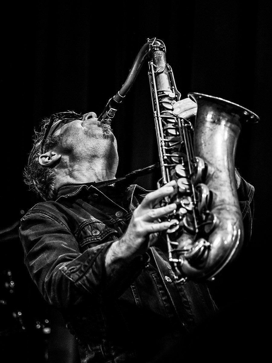 RIP to the great jazz and rock saxophonist Mars Williams - best known as a member of The Psychedelic Furs and The Waitresses.

He’ll be greatly missed. 😔