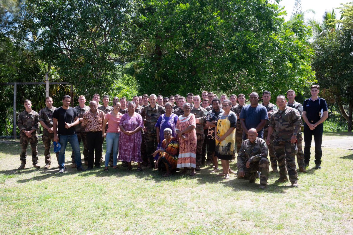 RIMaP_NC's tweet photo. Merci au Comsup @FANC_Officiel le général @YannLatil d avoir accompagné le @RIMaP_NC au sein des tribus ayant accueilli des soldats de @armeedeterre et des @troupesdemarine. Se connaître, partager pour mieux agir dans la protection du territoire national. #lienarmeenation #servir https://t.co/yH3fDnQgsn