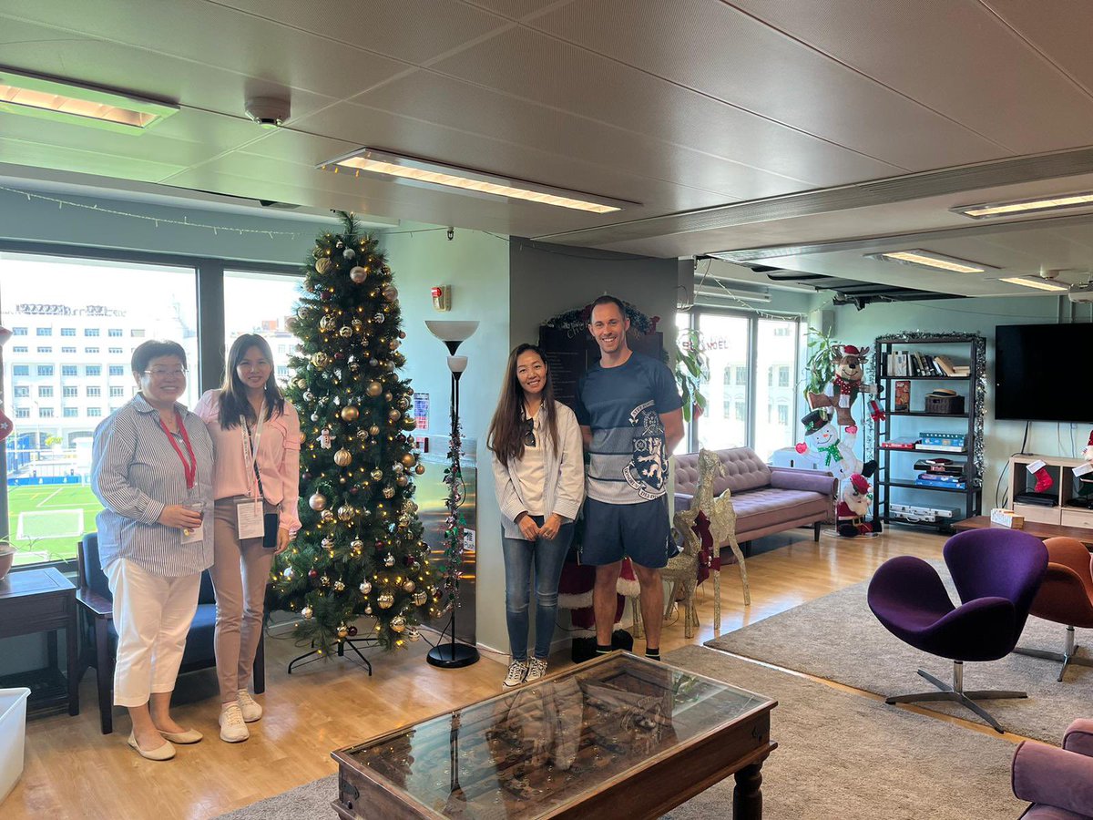 Thank you to these wonderful parents for decorating the House for Christmas and giving it such a festive feel <a href="/Harrow_HK/">Harrow International School Hong Kong</a>