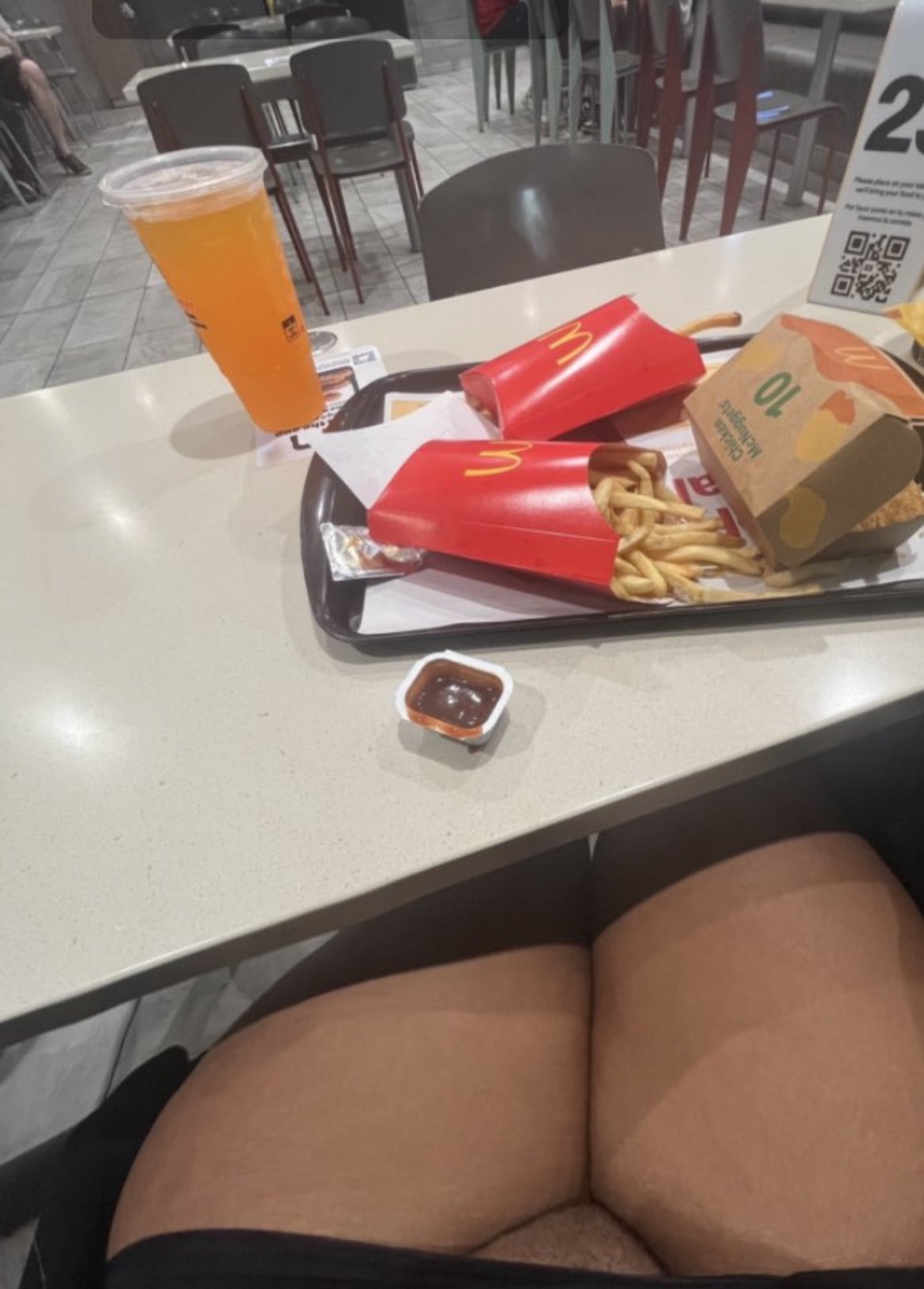 2 pic. i got too horny at mcdonalds so he told me to meet him in the bathroom…. 🤭 https://t.co/7Cyl3dJHk3
