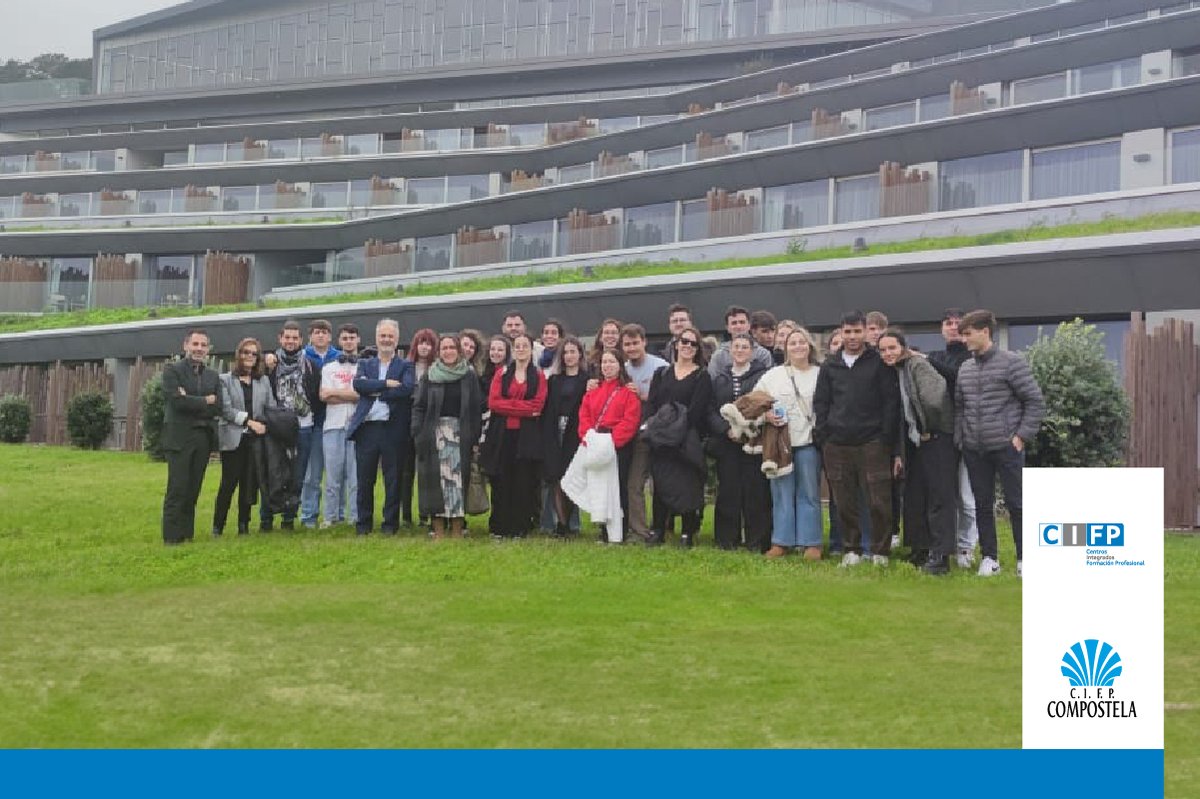 CIFPCOMPOSTELA's tweet image. Os alumnos de 2° XAT visitaron a semana pasada o Parador de Muxía para coñecer os segredos dun edificio tan singular e a organización do departamento de pisos. ✨ Ademais, tamén visitaron as instalacións do Wellness&amp;amp;Vilas Retiro da Costiña da man do seu xerente, Manuel Costiña.