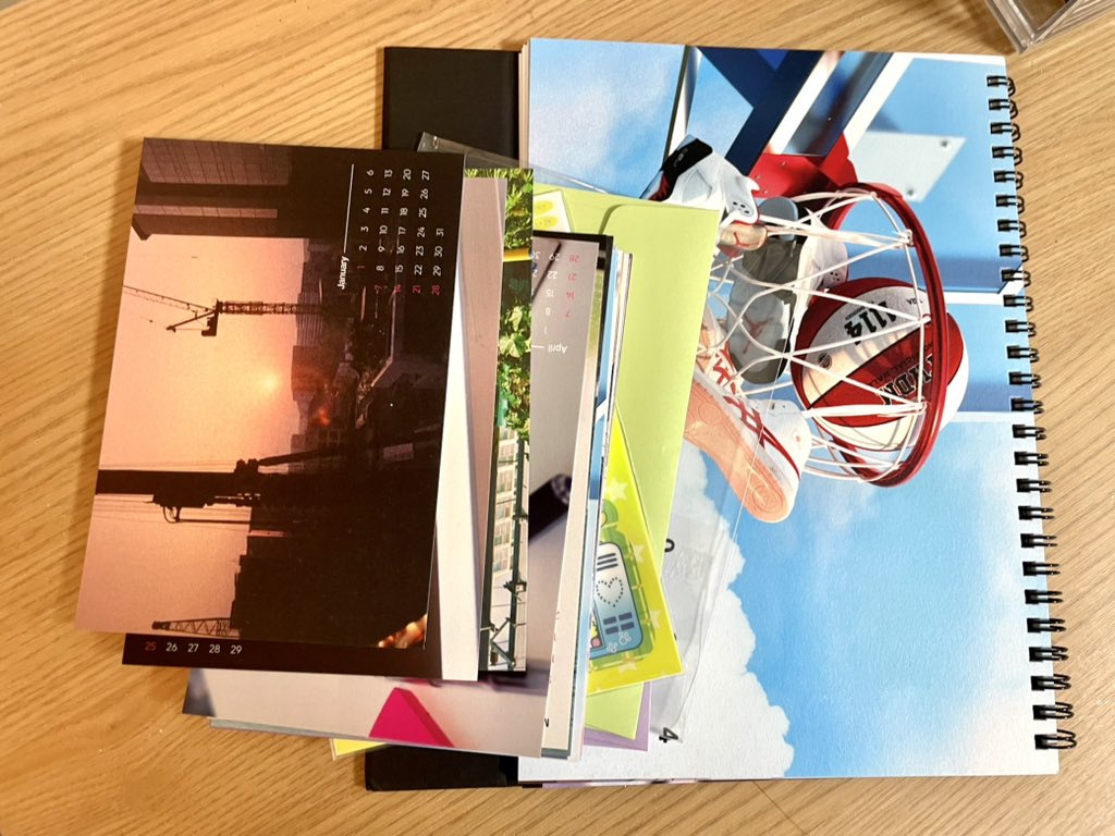 flameman_1414's tweet photo. 탱댐 달력 왔는데 >< 
펼쳐 볼 시간이 없어서 장수 확인만 했어 
퇴근 주세요 얼른 (방금출근한사람 https://t.co/zzokDgqxA6