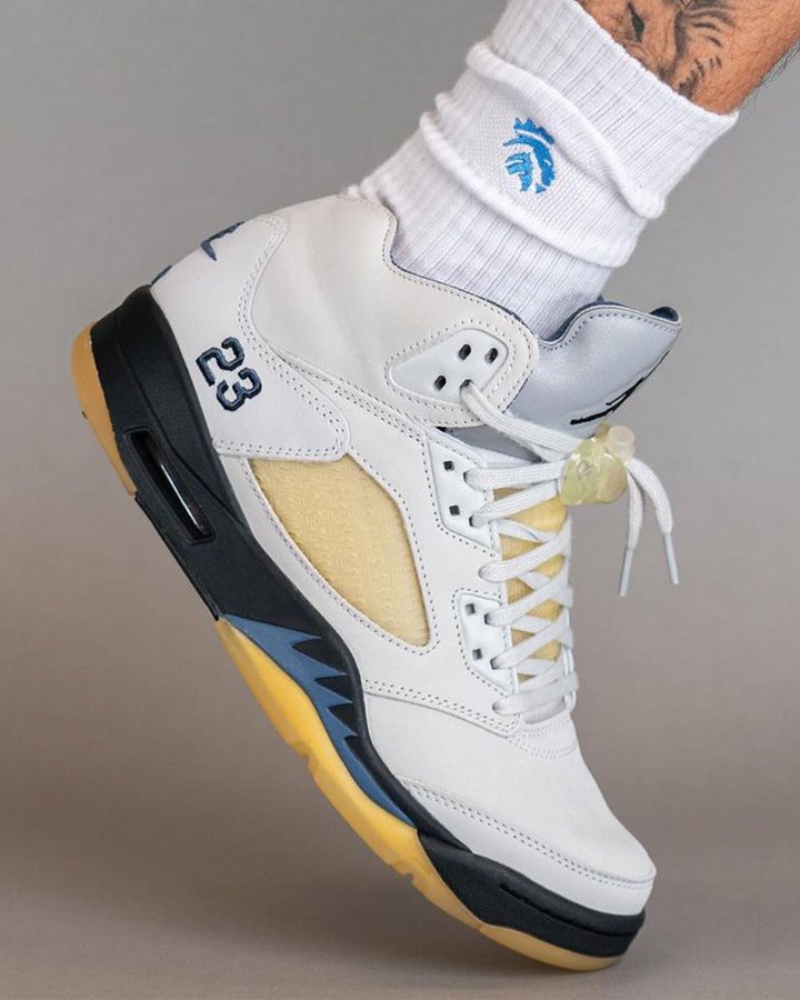 sneaker_maris's tweet photo. A Ma Maniere x Air Jordan 5 Photon Dust/Diffused Blue
Release Date: Nov. 22nd, 2023
Style Code: FZ5758 004
Retail Price: $225
Link: https://t.co/oQzTz2ozfD https://t.co/iuD5pOsE6h