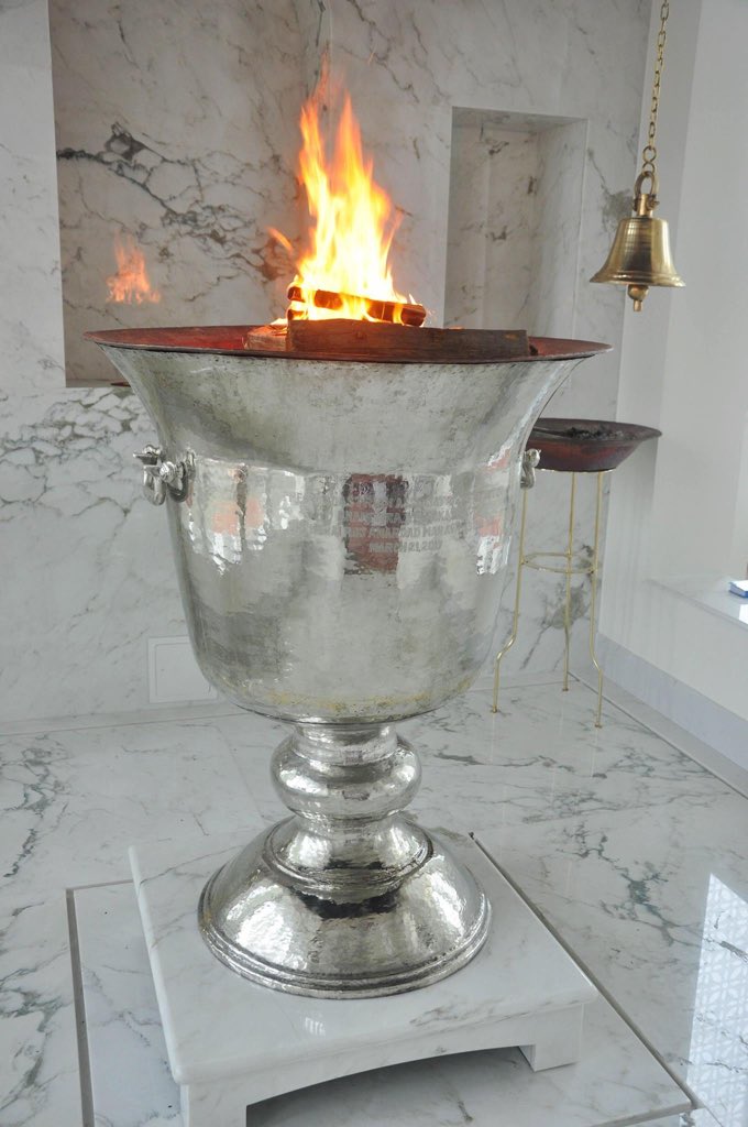 Khaki_Tours's tweet photo. #DidYouKnow? There’s another fire burning inside a #Parsi #firetemple - a kitchen #fire! Find out what it cooks on our #IraniChai food walk this Saturday, 25 Nov, at 4 pm.
Book now at https://t.co/7n0ydRrD9Y
Pic: Parsiana
#Irani #MumbaiFoodie #Bombay #Mumbai #IraniCafe
@sloganmurugan @shitalkakad @zarinascrewvala @amitmehra @freyan @sandeepssrin