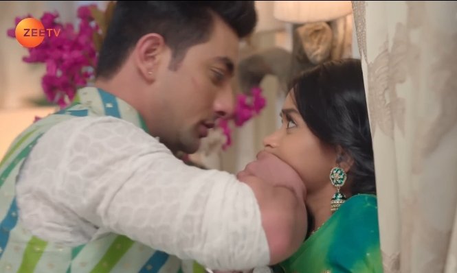 AmanNirmal3559's tweet photo. Rani chup rahiye aap ❤️
Andr chaliye 🥰🙈💚
Cute couple 😘😍💕
#Raniveer #Veer #Megharay 
#FahmaanKhan https://t.co/QD1MPIeMli