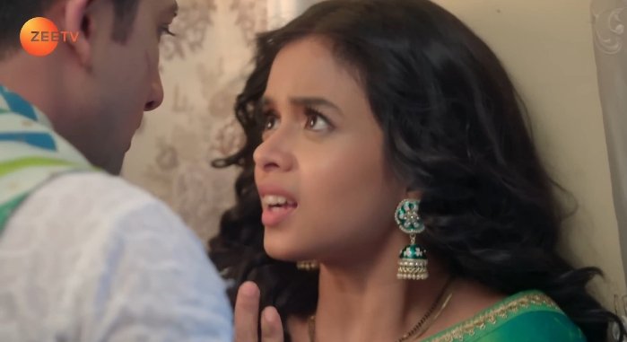 AmanNirmal3559's tweet photo. Rani chup rahiye aap ❤️
Andr chaliye 🥰🙈💚
Cute couple 😘😍💕
#Raniveer #Veer #Megharay 
#FahmaanKhan https://t.co/QD1MPIeMli
