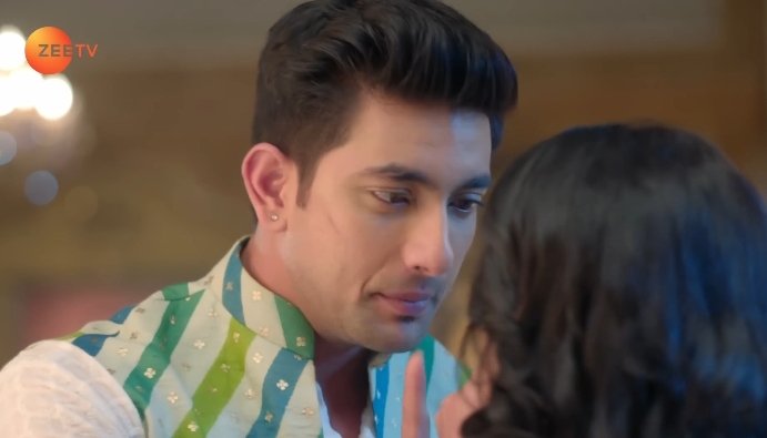 AmanNirmal3559's tweet photo. Rani chup rahiye aap ❤️
Andr chaliye 🥰🙈💚
Cute couple 😘😍💕
#Raniveer #Veer #Megharay 
#FahmaanKhan https://t.co/QD1MPIeMli