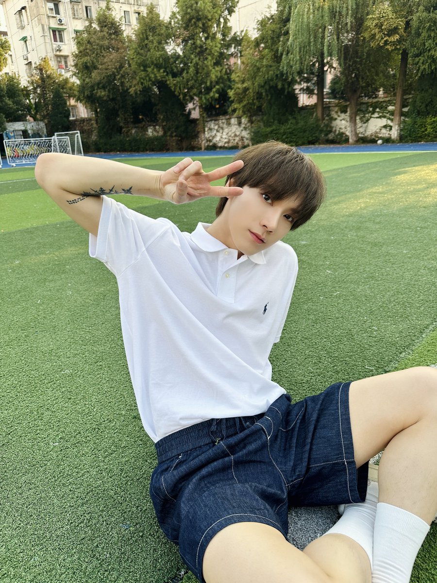 WayV_official's tweet photo. 🐱🎸🏸️

#TEN #李永钦 #텐 
#WayV #威神V 
#PoppinLove #心动预告 
#OnMyYouth 
#WayV_OnMyYouth https://t.co/BFXxivIHBA
