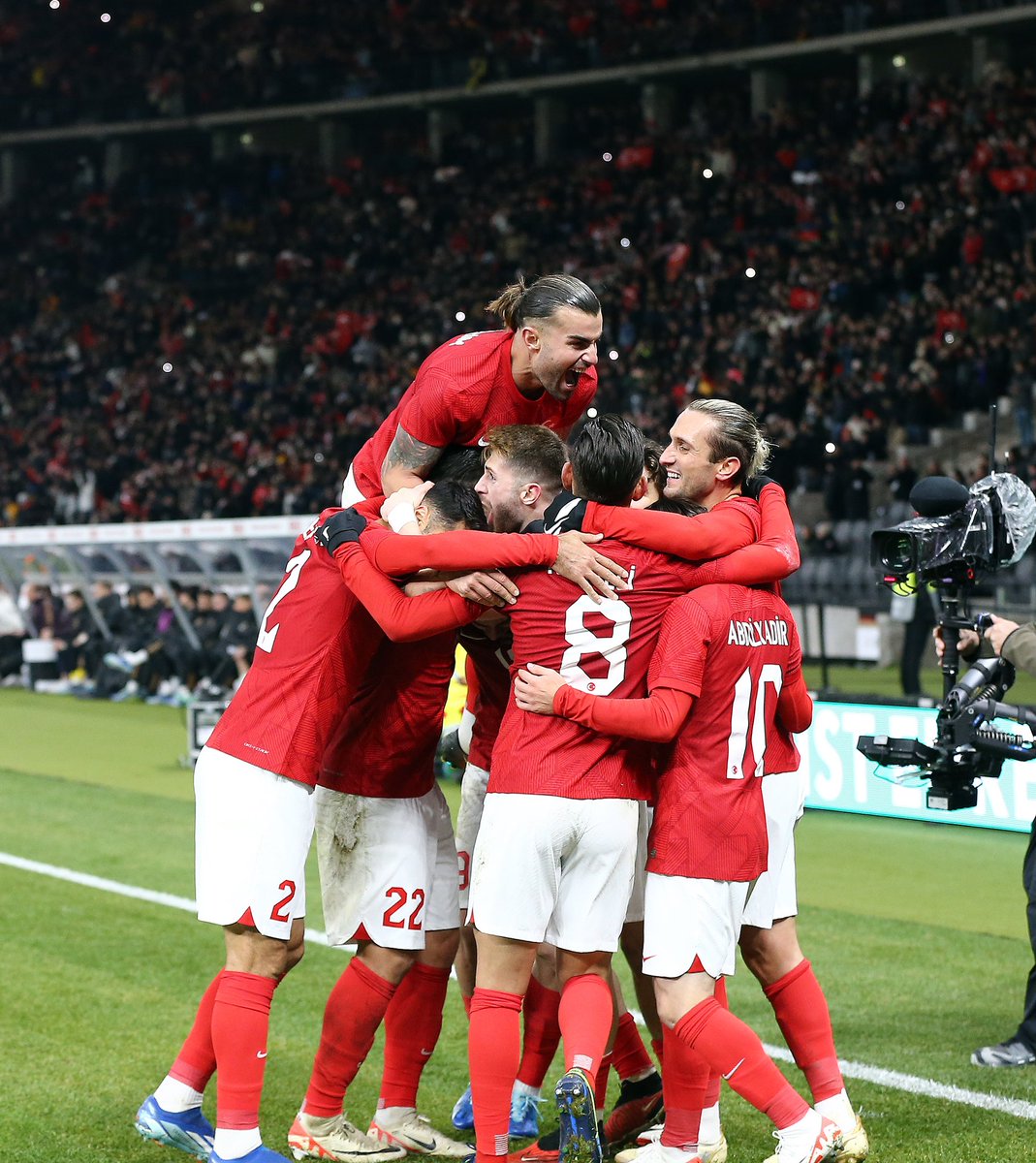 GalatasaraySK's tweet photo. Günaydın #Galatasaray Ailesi https://t.co/RBgc9HTkvh