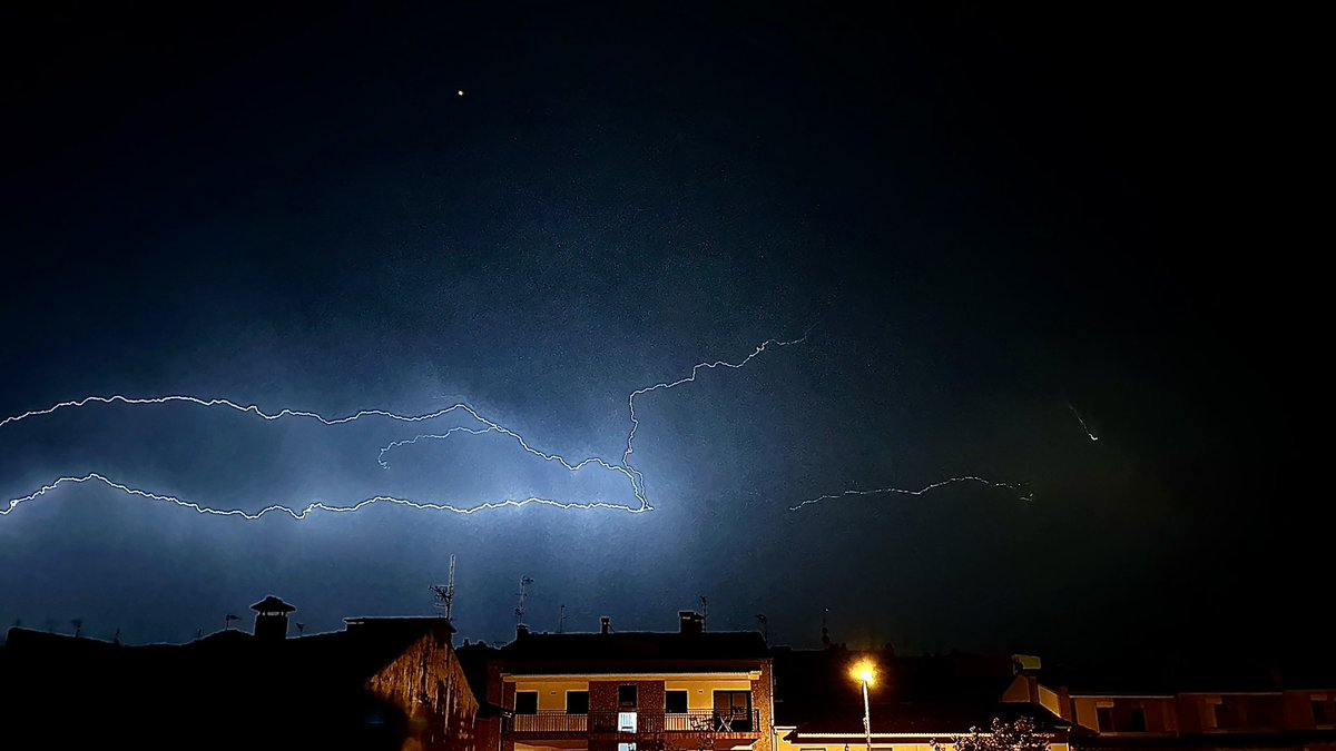 delriomiquel's tweet image. Sant Celoni

@meteocat @alexmegapc @btveltemps @AEMET_Cat @eltempsTV3 #eltempstv3 @TomasMolinaB @meteorac1 @ARAmeteo @SoniaPapell #fotovalles_votv @ElTiempo_tve @ElTiempoA3 @MeteoMauri @eloicordomi @SergiLoras @ElTiempoes @tiempobrasero @gemmapuigf @P4Estacions @XFreixes #llamp