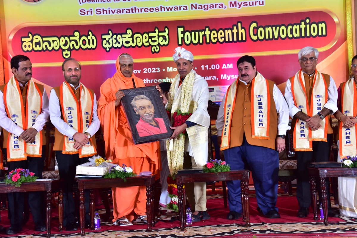 mahavidyapeetha's tweet photo. The Fourteenth Convocation of JSS AHER was held in the gracious presence of HH Jagadguru Sri Shivarathri Deshikendra Mahaswamiji on 20th Nov 2023. The Convocation Address by Prof. M Jagadeesh Kumar, Chairman, University Grants Commission. 
Congratulations to all the award winners https://t.co/26e1OUA0nE