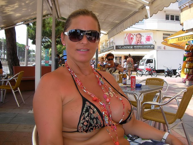 Nipple-Alert! https://t.co/LwsFbmGPoZ<a href="/tag/nudist"class="tags"><span>#nudist</span></a><a href="/tag/capagde"class="tags"><span>#capagde</span></a><a href="/tag/publicnude"class="tags"><span>#publicnude</span></a>