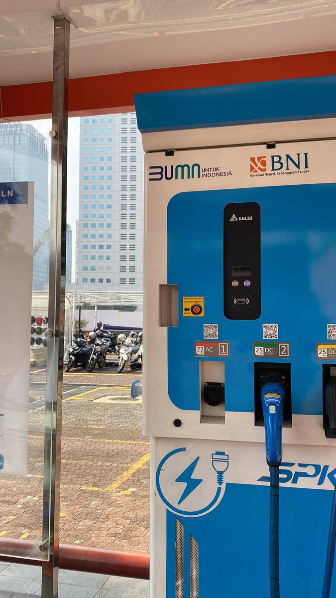 Sdh minggu ke 4 masih gak ada perbaikan SPKLU nya. Sdh complain kerusakan utk type AC utk yg posisi di Grha BNI …masih gak ada perbaikan. <a href="/pln_123/">PT PLN (Persero)</a> <a href="/RadioElshinta/">Radio Elshinta</a> <a href="/hariankompas/">Harian Kompas</a> <a href="/KompasTekno/">KompasTekno</a> <a href="/KementerianESDM/">Kementerian Energi dan Sumber Daya Mineral RI</a> @KemenBUMN 

#spklu #pln #ElectricCar #grhabni