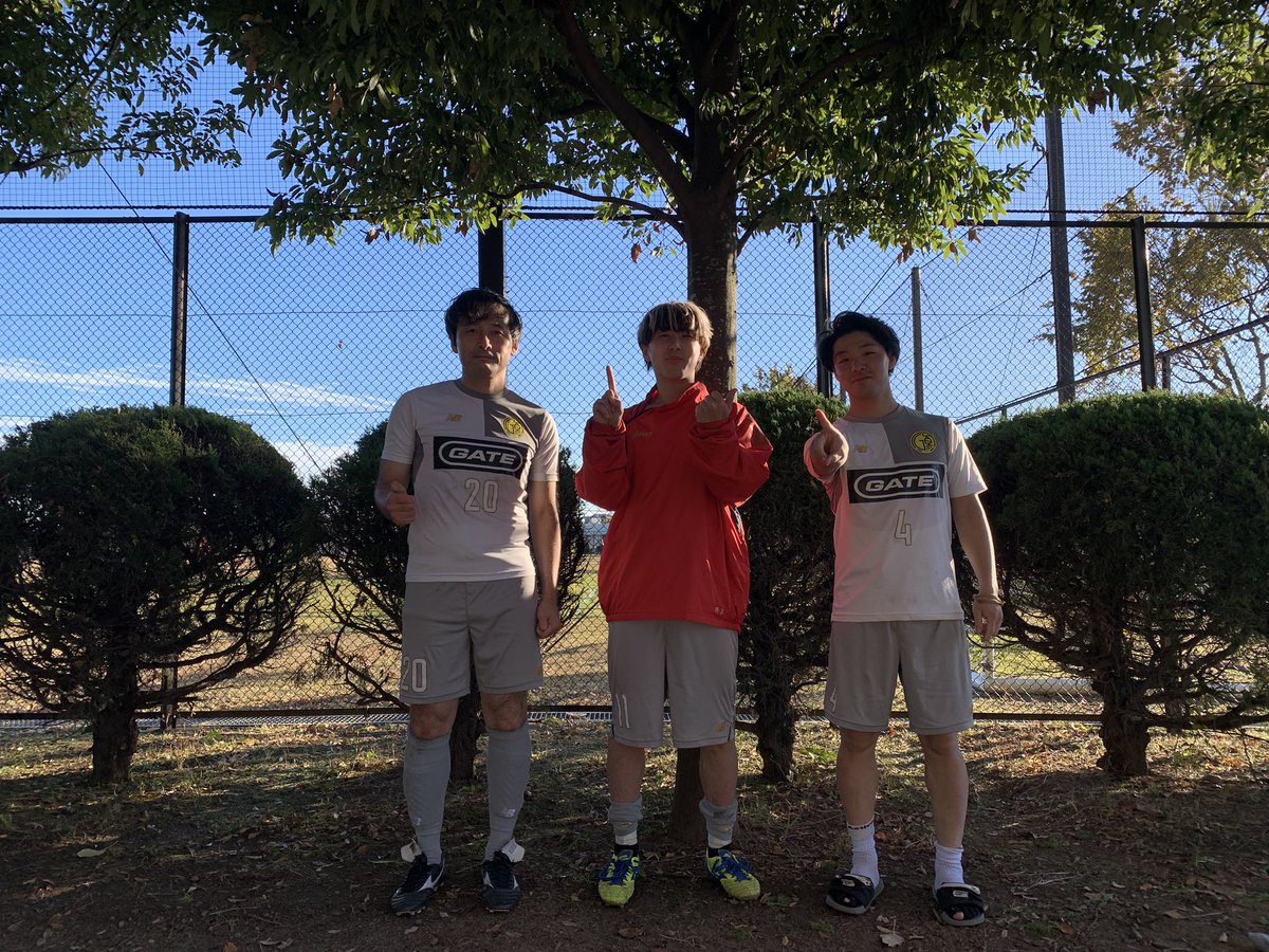 GLANZFC2015's tweet photo. 【試合結果】
⚽️神奈川県社会人リーグ3部Ｌ第1節
🆚FUNPLACE横浜
🏟長坂谷公園グラウンド
⌚️2023.11.19(日)13:10
FUNPLACE横浜様ありがとうございます。
前半0-1
後半3-0(井上、青木、高橋)
合計 3-1WIN👑
2枚目は得点者の
高橋選手、井上選手、青木選手です！
来週もあるので応援お願いします📣 https://t.co/qSqvYyWzBD