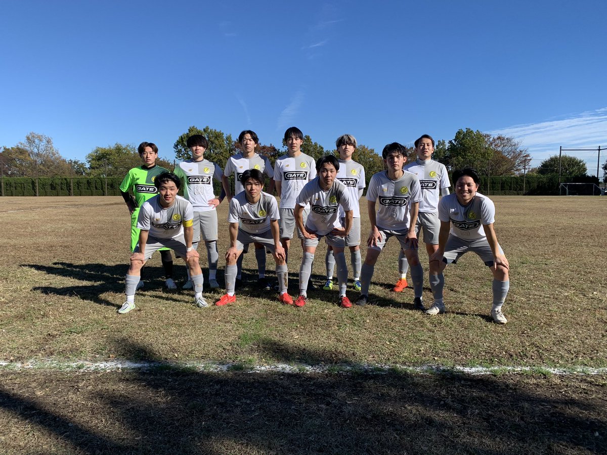 GLANZFC2015's tweet photo. 【試合結果】
⚽️神奈川県社会人リーグ3部Ｌ第1節
🆚FUNPLACE横浜
🏟長坂谷公園グラウンド
⌚️2023.11.19(日)13:10
FUNPLACE横浜様ありがとうございます。
前半0-1
後半3-0(井上、青木、高橋)
合計 3-1WIN👑
2枚目は得点者の
高橋選手、井上選手、青木選手です！
来週もあるので応援お願いします📣 https://t.co/qSqvYyWzBD