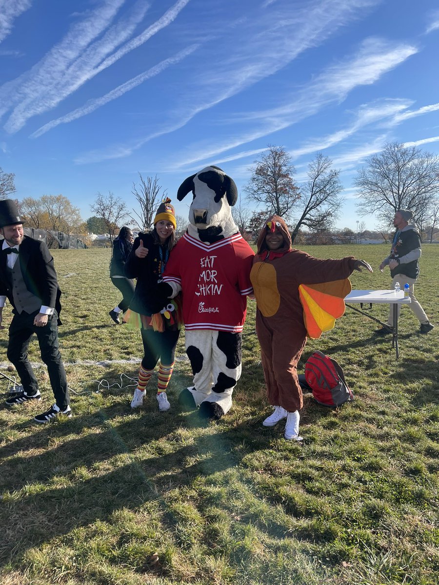 MsWestCSF's tweet photo. Our First Annual LES Turkey Trot🦃❤️Part two! Featuring our resource tables and some special visitors! @Lansdowne_ES @MyriamYarbrough @BaltCoPS @amcbride28 @MsPalmisano #CommunitySchool https://t.co/CuEAliDvUS