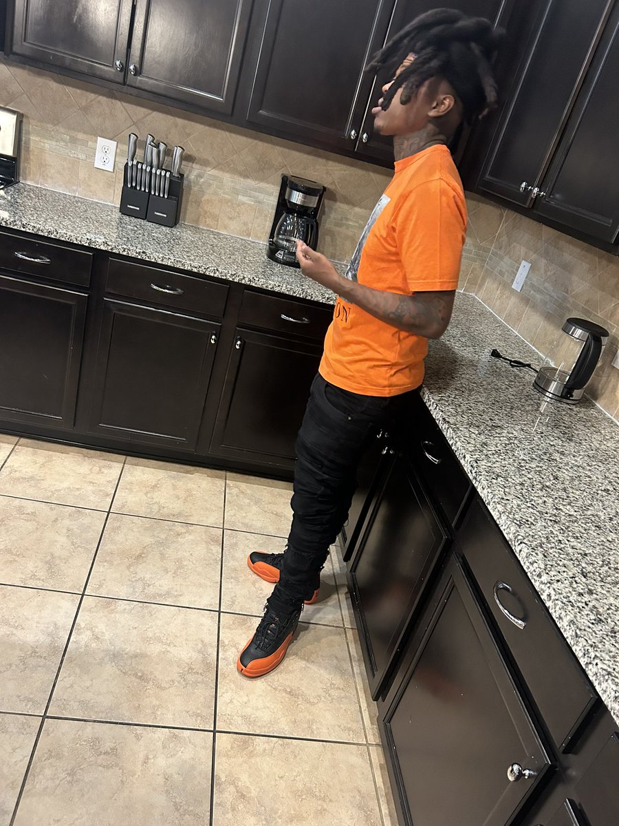 _Gilshard03's tweet photo. Young Nigga Got The Block Jumping Like A Jack Rabbit Failed All My Other Classes Stayed Up In Mathematics 🔋💰🧼
#floridaclassic23 https://t.co/Ej14ATtNPb