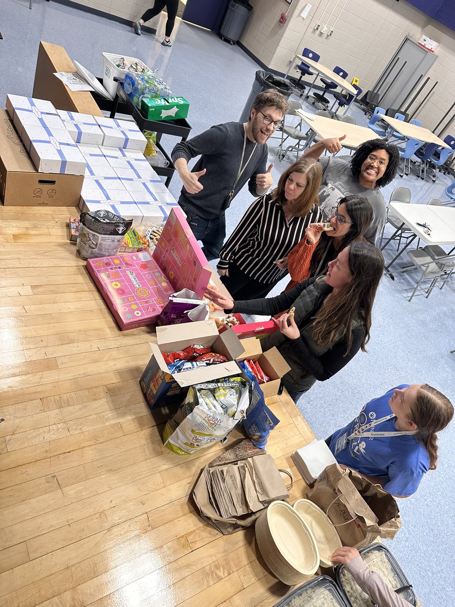 TMJeffrey12's tweet photo. We have the BEST parents @MinerSchool Thank you so much to all the families who brought in goodies to fuel our teachers during parent-teacher conferences! The staff were so grateful! @NSSEO_org https://t.co/WoL8TDTJvO