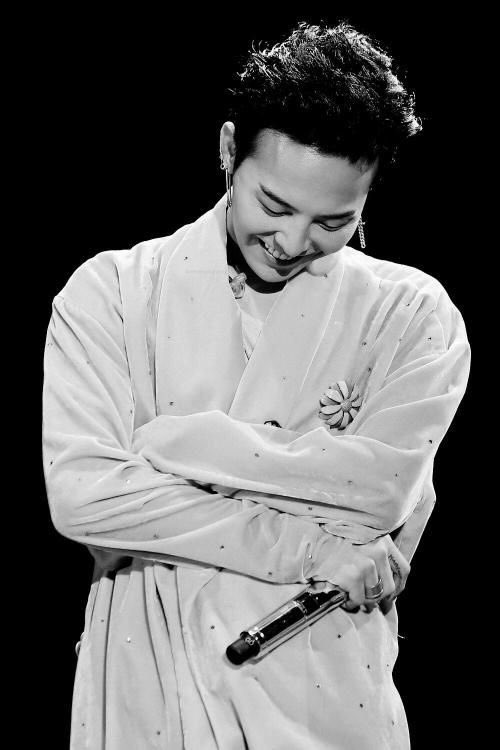 isagdragonrider's tweet photo. Today I think about all the people who spent the past few years trying to portray GD as some creepy, problematic dru*gie. I hope they are watching. And I hope they see him not only test negative, but also notice all the people around him coming out to support him. We are not surprised by any of that, because we already knew we stan a sweet, humble dude, who is known for treating people around him well. But I hope all you hateful, toxic, miserable people see it, and I hope it eats at you. 

#Guardians_Of_Daisy 
#WestandwithGDragon