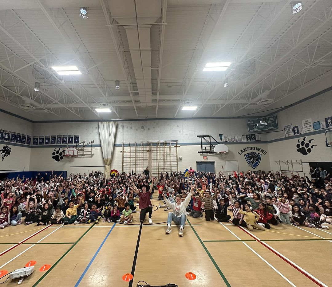 lockyerboys's tweet photo. ÉCOLE LANSDOWNE 💙 #LBschooltour #winnipeg
*
*
*
See you tmrw @ignatius_school 🎵🎸 https://t.co/tLZWycVgdW